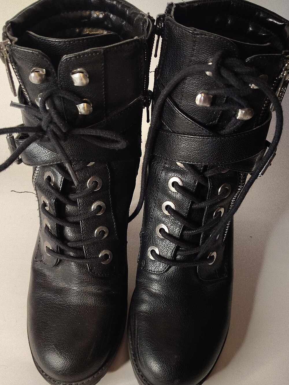 GUESS black faux leather heeled combat  boots Zipper Buckle Laced SIZE 8M